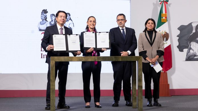 FOTO_Presidenta Claudia Sheinbaum firma decretos que mejoran las condiciones laborales del magisterio (1)